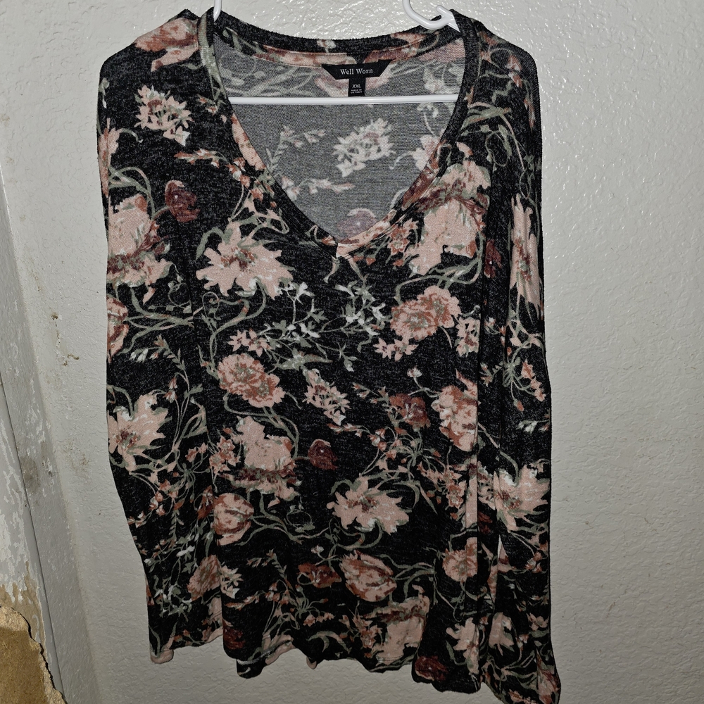 Well Worn Women's Black Floral Long Sleeve Top